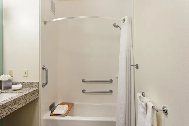 جناح استوديو بسرير كوين بحوض استحمام لذوي الإعاقة، Staybridge Suites Irvine East/Lake Forest 2/3