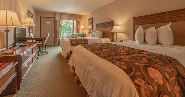 غرفة كلاسيكية بسريرين كوين، Arbors at Island Landing Hotel Suites 1/10
