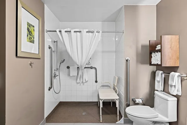 جناح بسريرين كينج بغرفتي نوم مع أريكة بمطبخ لذوي الإعاقة، Staybridge Suites Hotel Calgary Airport 10/10