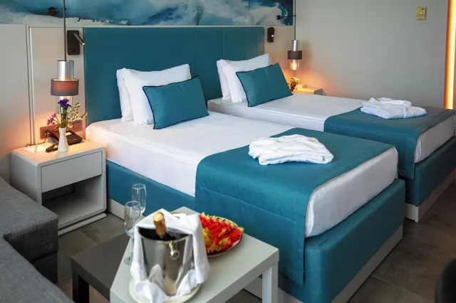 غرفة قياسية بإطلالة جزئية على البحر، Crystal Centro Resort 2/8