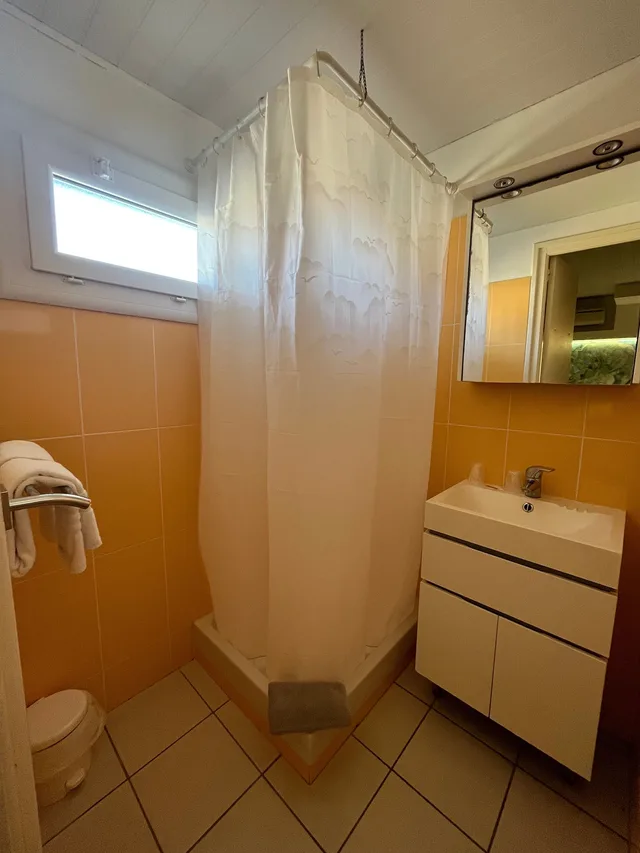 غرفة ثلاثية بسرير مزدوج وسرير فردي، Hôtel Les Sables 5/6
