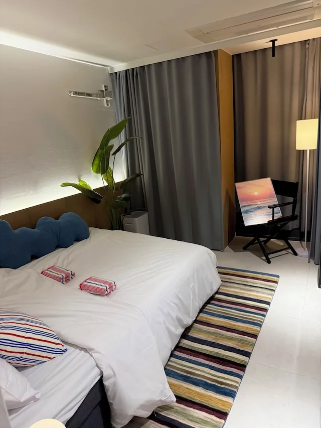 غرفة بريميوم بسرير كوين مع أريكة، Jeju Slim Hotel 4/8