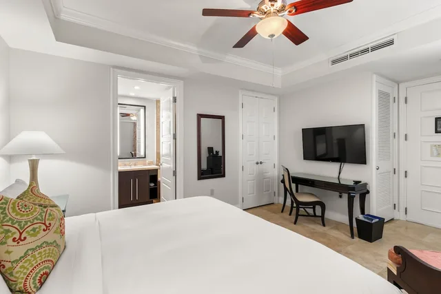 إقامة بسريرين كينج بإطلالة على المسبح بغرفتي نوم مع أريكة، Beachside Resort and Residences 2/6