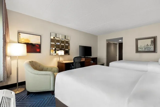 غرفة قياسية بسريرين كوين، Crowne Plaza Princeton Conference Center 1/5