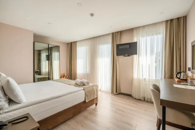 غرفة بسرير مزدوج بإطلالة على البحر بشرفة، Magia Hotel 2/4
