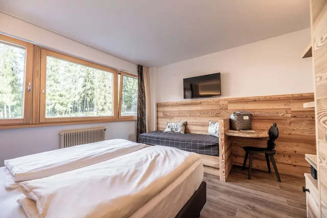Comfort, Triple, 1 King and 1 Single Beds, Back Side, Hotel Sporting Ravelli 1/5