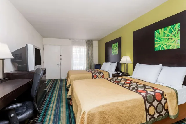 غرفة بسريرين مزدوجين للمدخنين، Super 8 By Wyndham Augusta 1/4