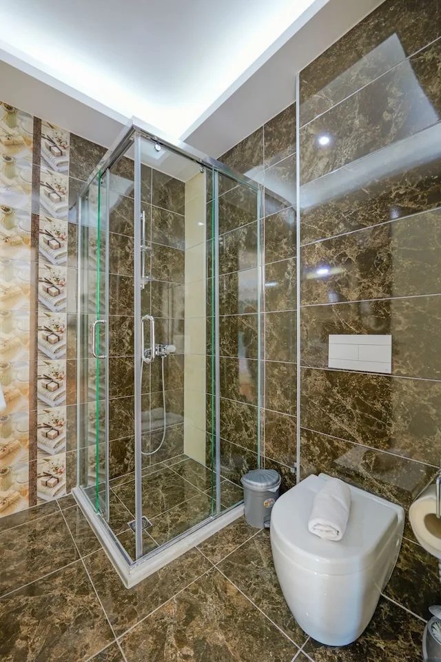 غرفة ثلاثية بسرير مزدوج وسرير فردي بإطلالة على البحر، Hotel Iliria Sarande 5/6
