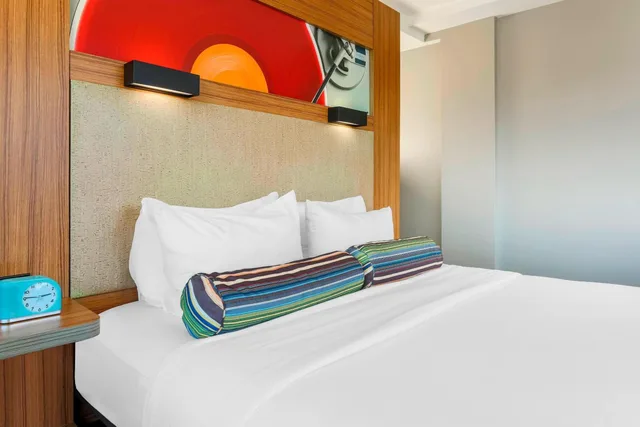Aloft, Guest Room, King Bed، Aloft Harlem Hotel 4/6
