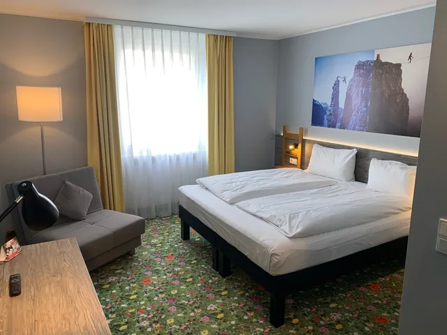غرفة عائلية ثلاثية بسرير كوين مع أريكة، Felix Hotel Kaufbeuren 1/8