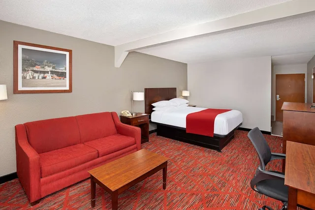 غرفة بسرير كينج لذوي الإعاقة، Ramada By Wyndham Bowling Green 3/7