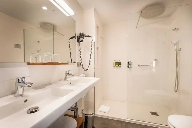 Superior, Queen Bed, Hot Tub, Hotel Artiem Capri 9/10