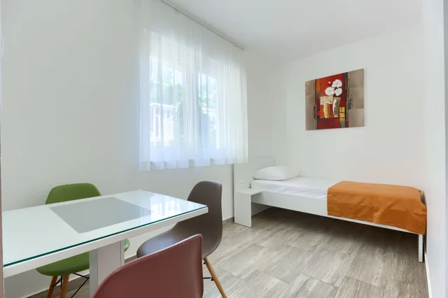 استوديو كلاسيكي بسرير كوين وسرير فردي بإطلالة على الحديقة، Stipe Aparthotel 3/5