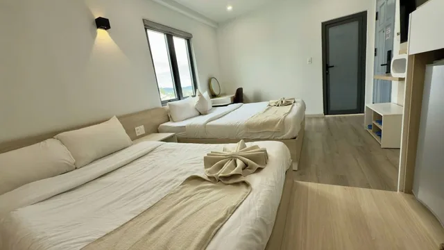 Deluxe, Quadruple, 2 Queen Beds, Hoang Thang Hotel 2/3