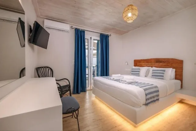 جناح تنفيذي بسريرين مزدوجين بإطلالة على البحر، Blue Bay Resort Village 1/7