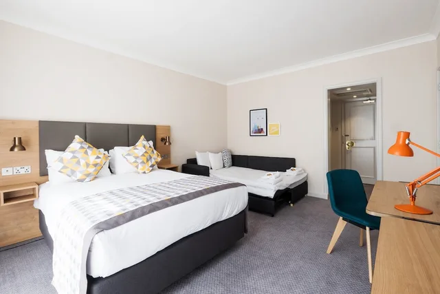 Premium, Single Bed, Holiday Inn Farnborough by IHG 2/10