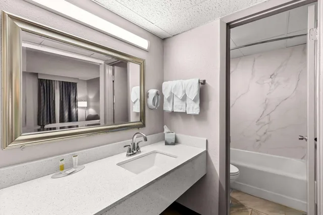 غرفة بسريرين كوين للمدخنين، Days Inn by Wyndham Clayton 4/4