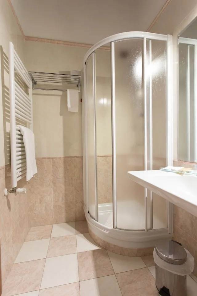 غرفة قياسية رباعية بأربعة أسرّة، Vald Hotel 4/6