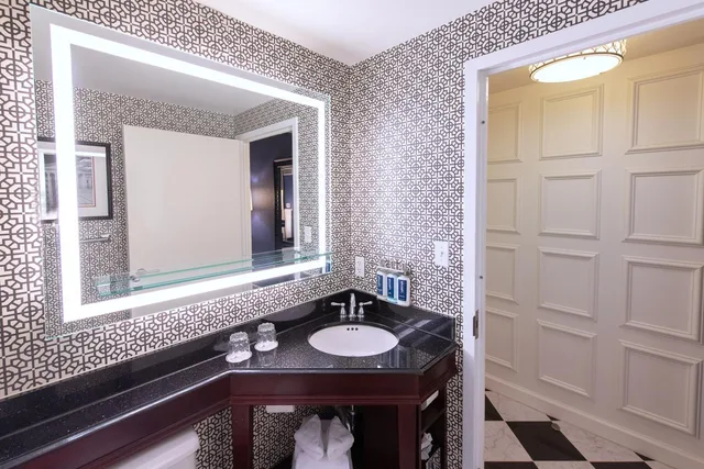 غرفة قياسية بسرير كينج، Hamilton Hotel Washington DC 7/8