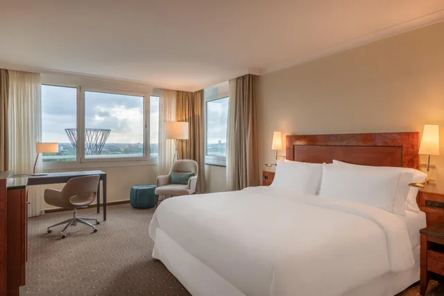 Westin, Guest Room, Executive, King Bed، The Westin Grand Munich 3/5