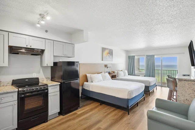 Walkout, Premier, Suite, 2 Queen Beds, Beach Front, Kitchen، Sugar Sands Inn And Suites Panama City Beach 5/9