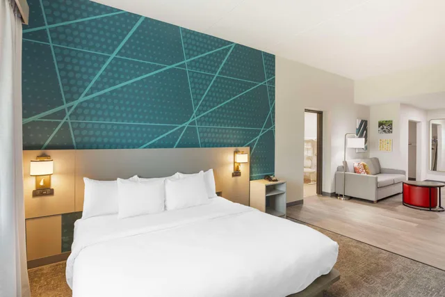 جناح بسرير كينج لذوي الإعاقة، Comfort Suites Bloomsburg, PA 1/5