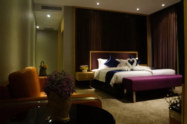 Green, Suite, King Bed، Greens Hotel And Suites 6/7