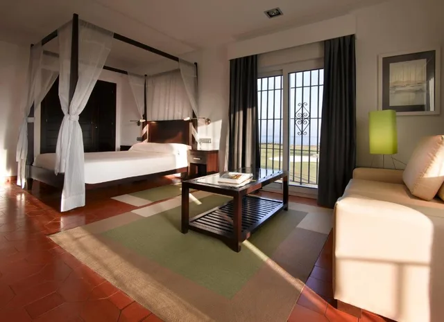 Superior, Double Bed, Parador Malaga Golf 1/3