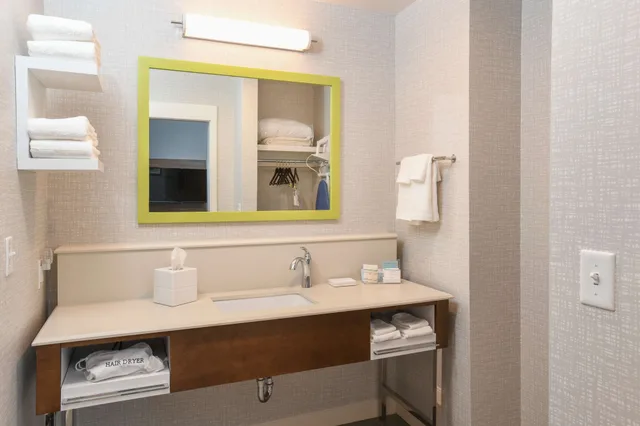 Studio, Suite, King Bed, Sofa, Hampton Inn and Suites Cincinnati Liberty Township 1/2
