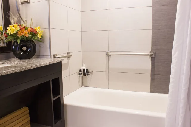 Deluxe, 2 Queen Beds, Bathtub, Saratoga Casino Hotel 3/3
