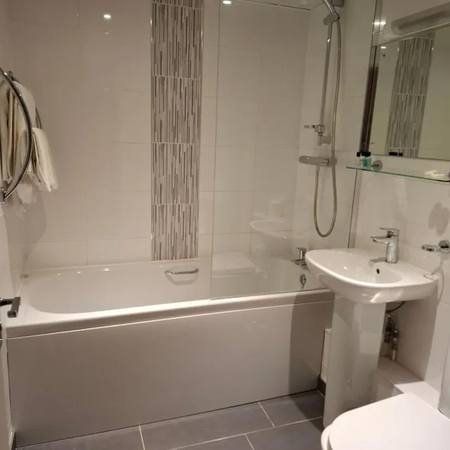 غرفة ديلوكس بسرير مزدوج، Borough Arms Hotel 8/8