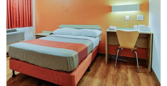 غرفة بسرير مزدوج لذوي الإعاقة، Motel6 Kingsville, TX 4/7
