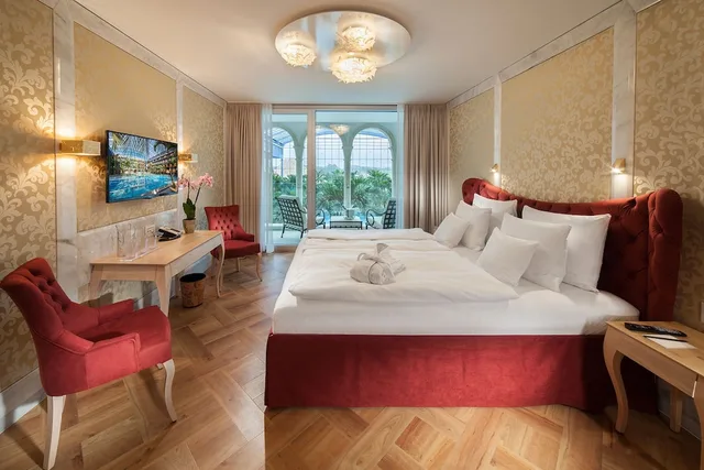 Serenissima, 1 Double and 1 Single Bed، Hotel Victory Therme Erding 1/2