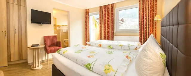 غرفة ديلوكس بسرير كينج، Hotel Schneeberger 2/10