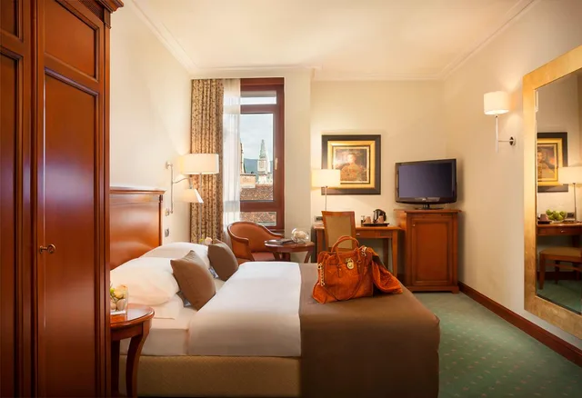 غرفة ديلوكس بسرير كينج، Best Western Premier Hotel Astoria 2/3