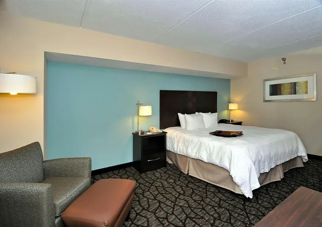 غرفة بسرير كينج، Hampton Inn Eden 3/7