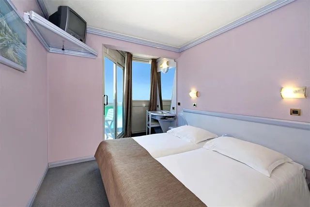غرفة بسرير مزدوج بشرفة، Hotel Plavi Plava Laguna 1/3