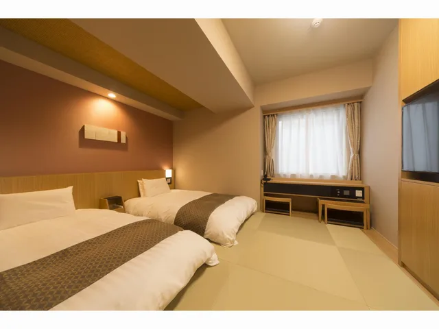 غرفة يابانية بسريرين منفصلين بأرضية تاتامي، Dormy Inn Premium Tokyo Kodenmacho 1/1