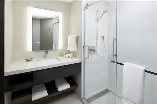 غرفة بسرير مزدوج أو سريرين منفصلين بإطلالة على المدينة، DoubleTree by Hilton Montreal 1/1