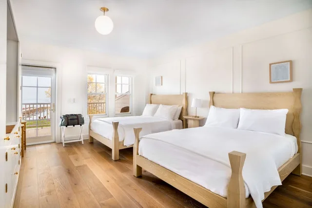 Lake, Premium, 2 Queen Beds, Accessible، The Lake House on Canandaigua 2/5