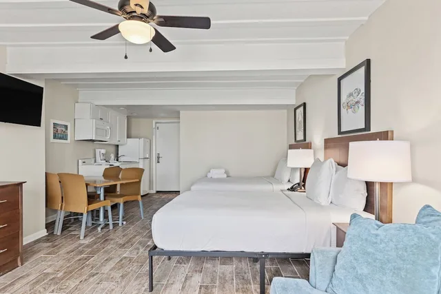 Studio, 2 Double Beds, Partial View, Sofa, Kitchen، Sandpiper Beacon Beach Resort 1/4
