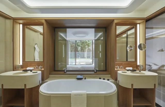 جناح غراند بسرير كينج بشرفة، THE BERKELEY HOTEL 4/6
