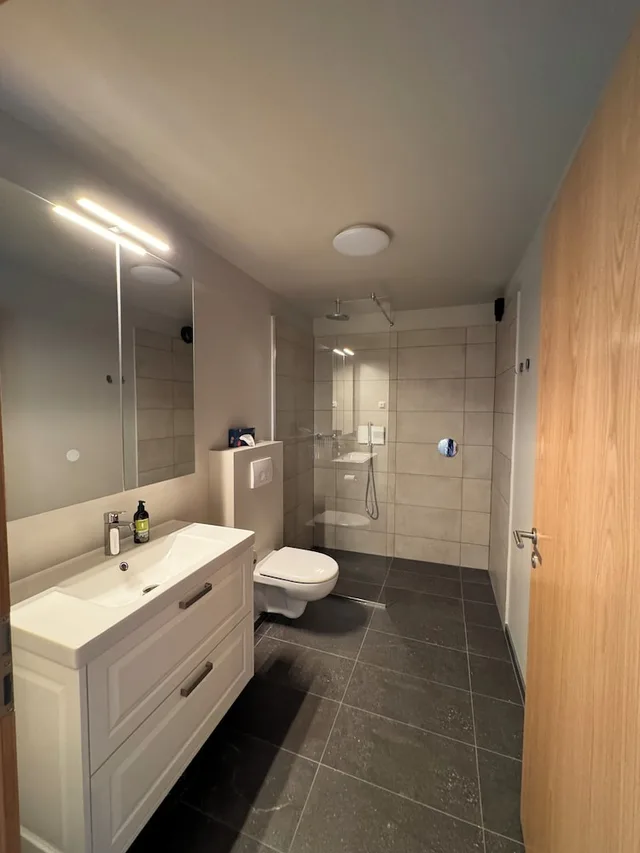 غرفة عائلية رباعية بسرير مزدوج وسريرين منفصلين، Hotel Vik 10/10