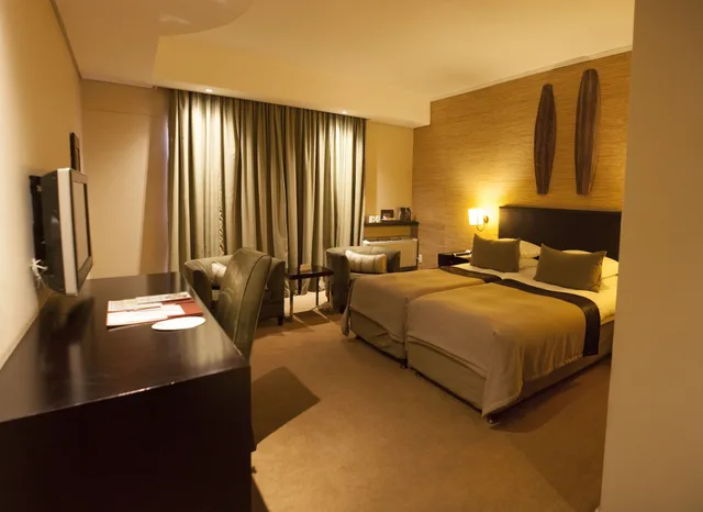 غرفة بسريرين منفصلين مع أريكة، The Paxton Hotel 1/5