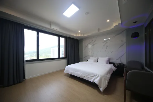 غرفة ملكية بسرير كينج، Bestie Hotel 2/3