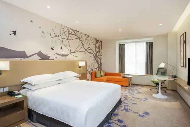 غرفة قياسية بسرير كينج بشرفة، Holiday Inn Chengdu High-Tech Center 1/7
