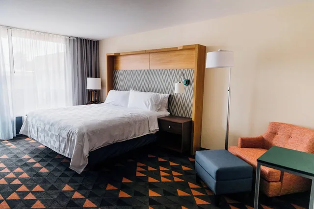 غرفة قياسية بسرير كينج، Holiday Inn Hotel Suites Phoenix Mesa Chandler 1/2