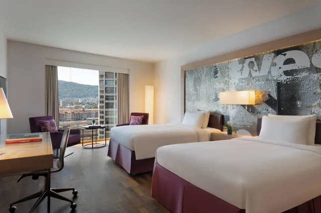 غرفة بسريرين مزدوجين، RENAISSANCE ZURICH TOWER HOTEL 1/2