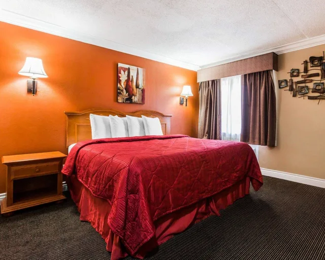 Room, King Bed, Accessible, Quality Inn & Suites Atlanta Airport South 2/4