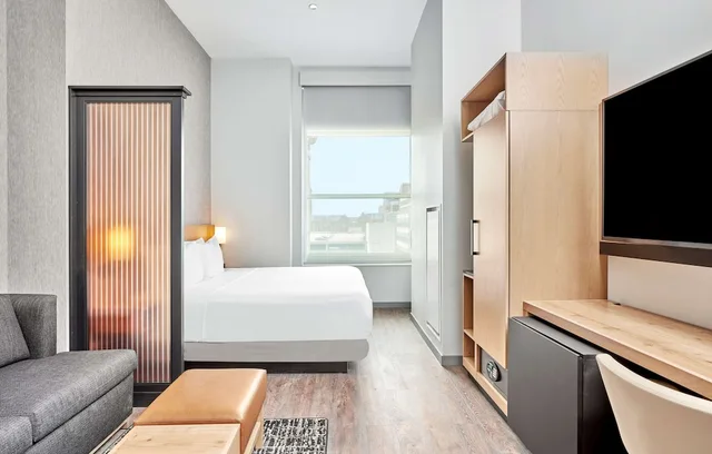 غرفة بسرير كينج، Hyatt Place Chicago Medical University District 1/3
